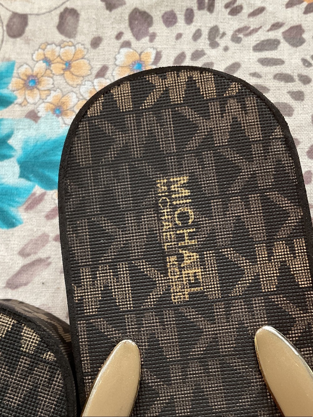 Michael Kors Brown Monogram Flip Flop Sandals with Gold Logo - Picture 2 of 8